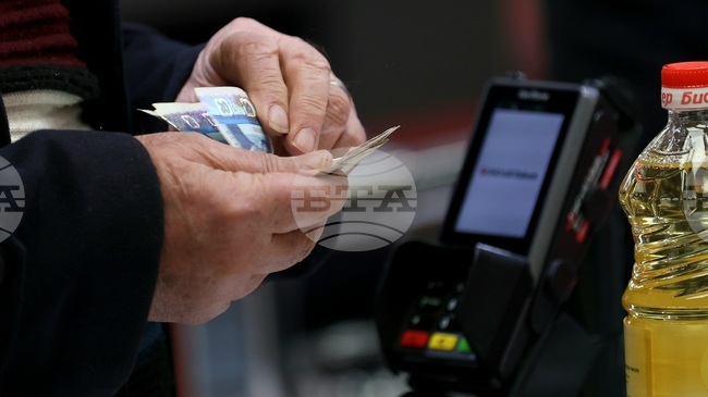 Основните разплащания в обектите ни към момента са в лева, каза финансовият директор на "Кауфланд" Цветомир Узунов