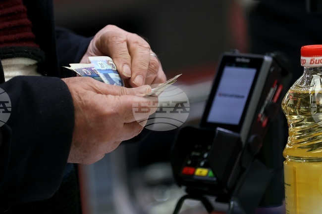 Основните разплащания в обектите ни към момента са в лева, каза финансовият директор на "Кауфланд" Цветомир Узунов