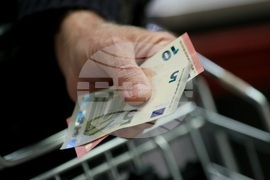 Хипермаркет - разплащане с евро - представяне