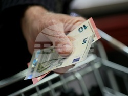 Хипермаркет - разплащане с евро - представяне