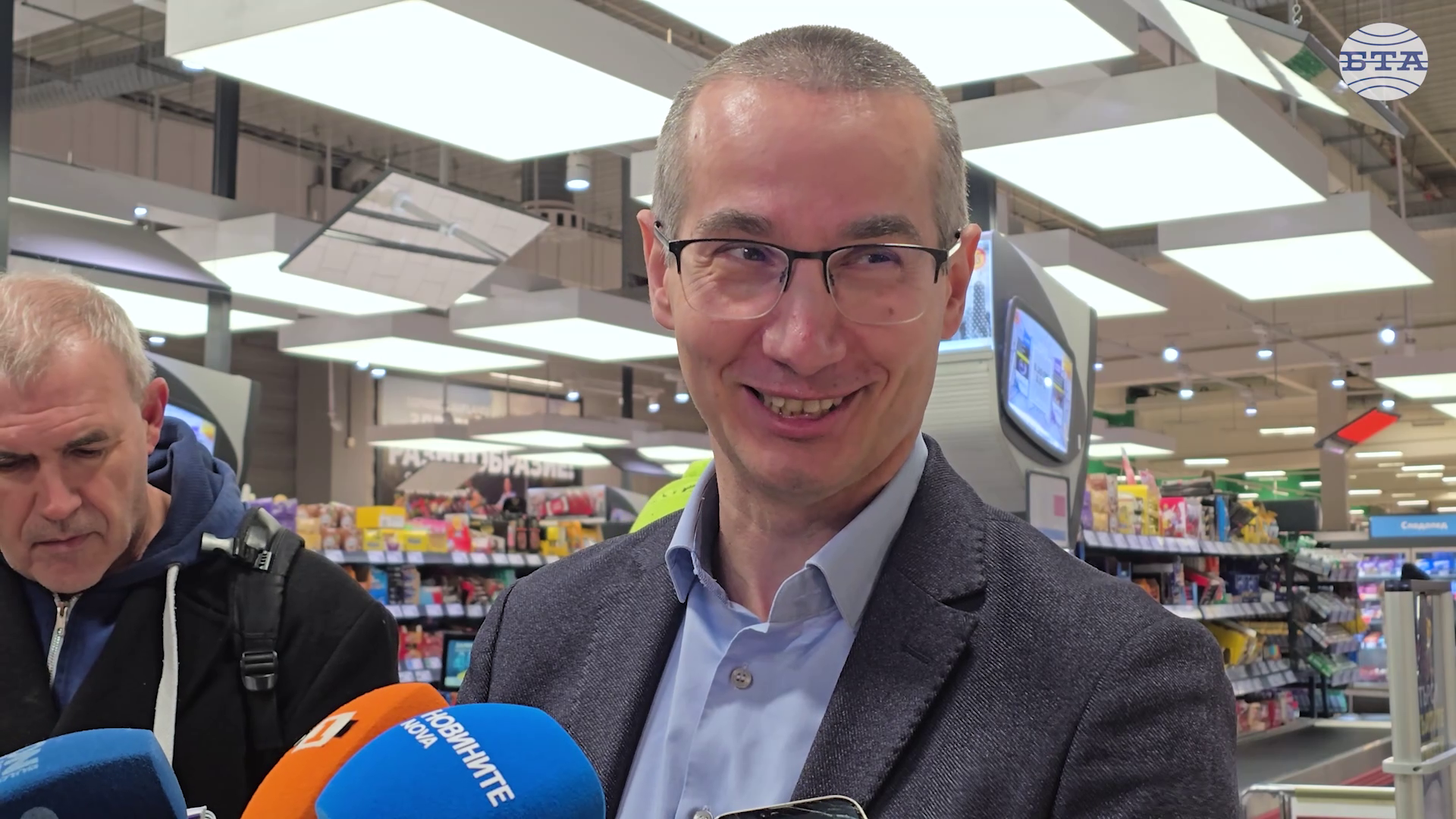 Основните разплащания в обектите ни към момента са в лева, каза финансовият директор на "Кауфланд" Цветомир Узунов