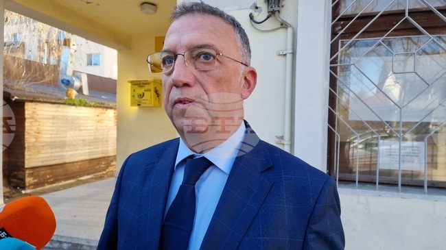 Служители на НАП и КЗП проверяват съвместно търговски обекти в Пазарджик