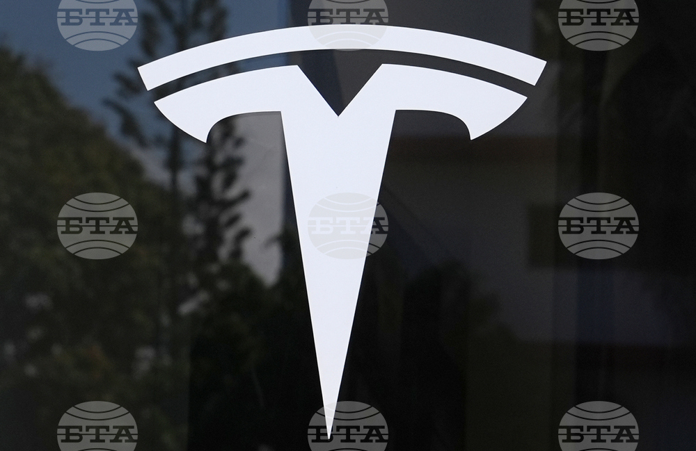 „Тесла“ планира да увеличи капиталовите си разходи до над 20 милиарда долара, пренасочвайки инвестициите си към автономни коли и роботи