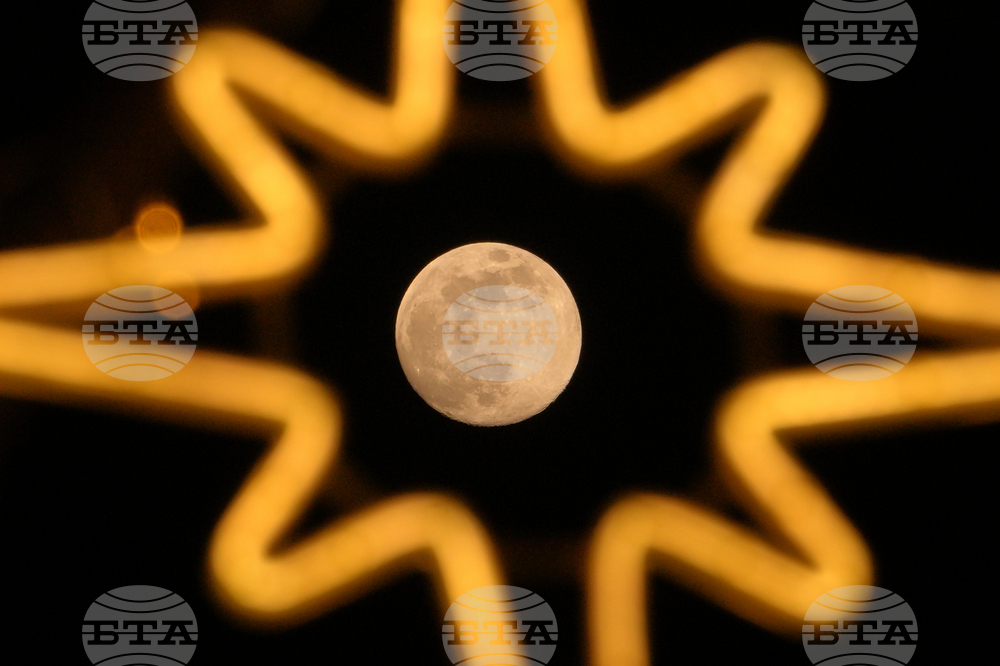 China Wolf Supermoon