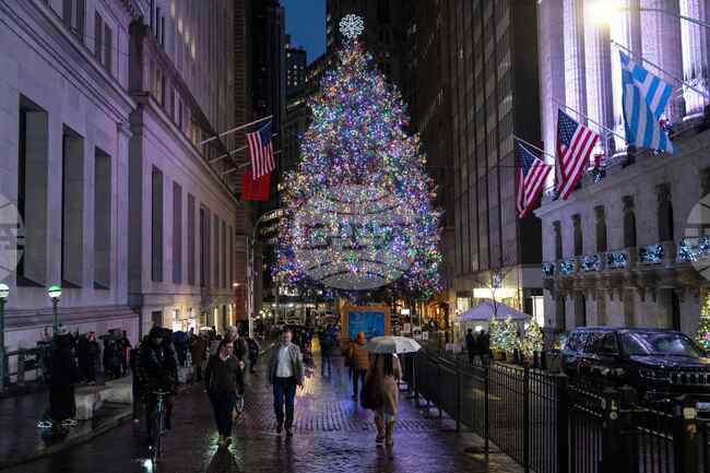 New York Daily Life Holiday Lights