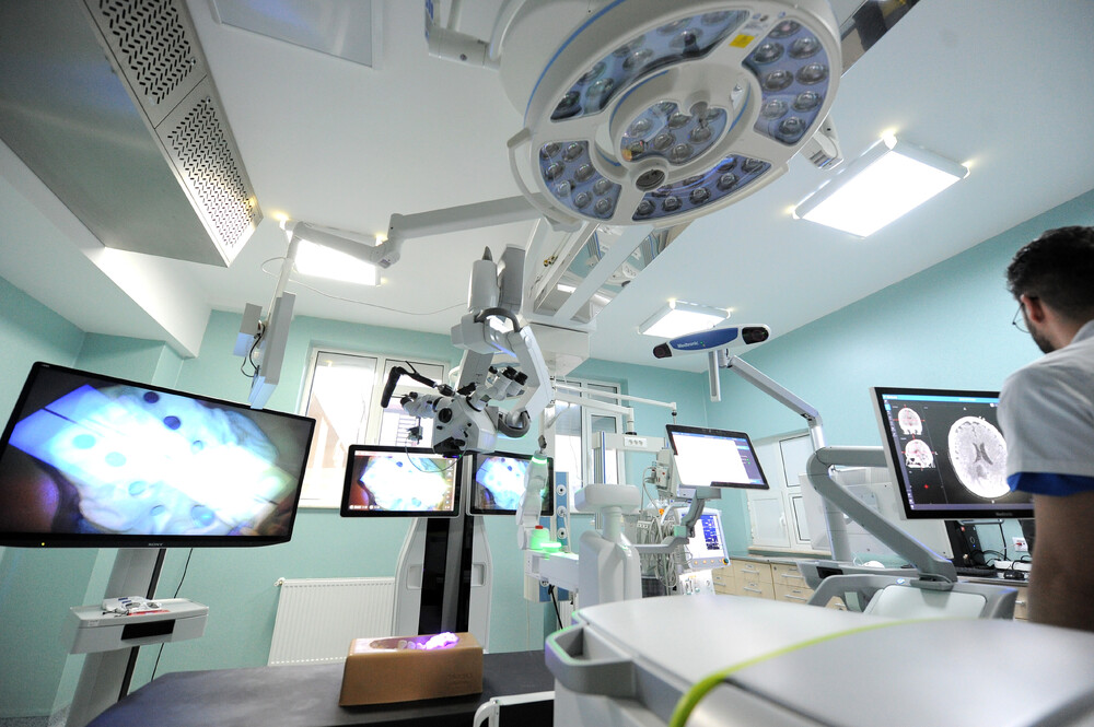 Аджерпрес: Румънското здравно министерство обяви създаването на програма за финансиране на болници с хирургически роботи за закупуване на консумативи 
