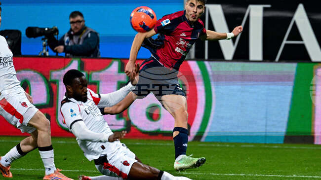 Милан достигна до минимален успех срещу Каляри и е на първо място в Серия А