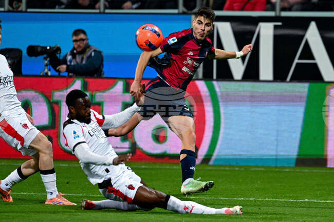 Милан достигна до минимален успех срещу Каляри и е на първо място в Серия А