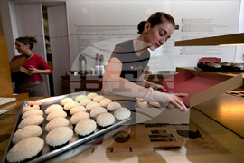 Sprinkles Cupcake Closure