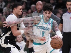 Hornets Bucks Basketball