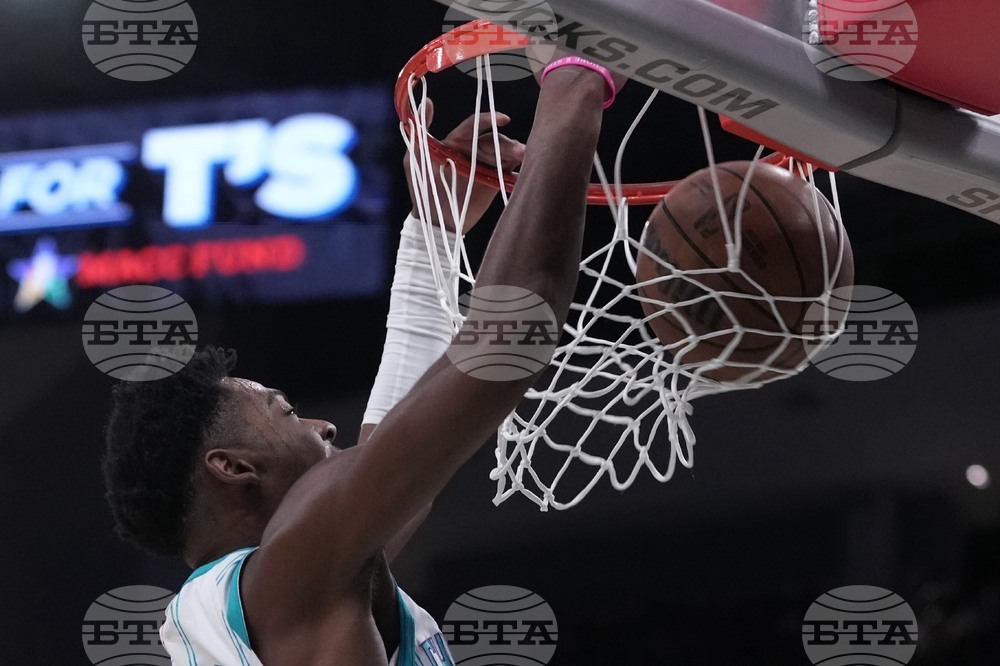 Hornets Bucks Basketball