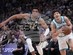 Hornets Bucks Basketball