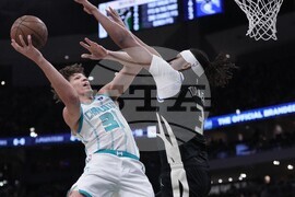 Hornets Bucks Basketball