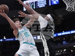 Hornets Bucks Basketball