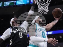 Hornets Bucks Basketball