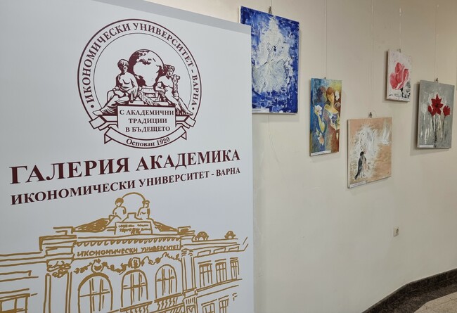 Благотворителна изложба във Варненския икономически университет набира средства за учителка с онокологично заболяване