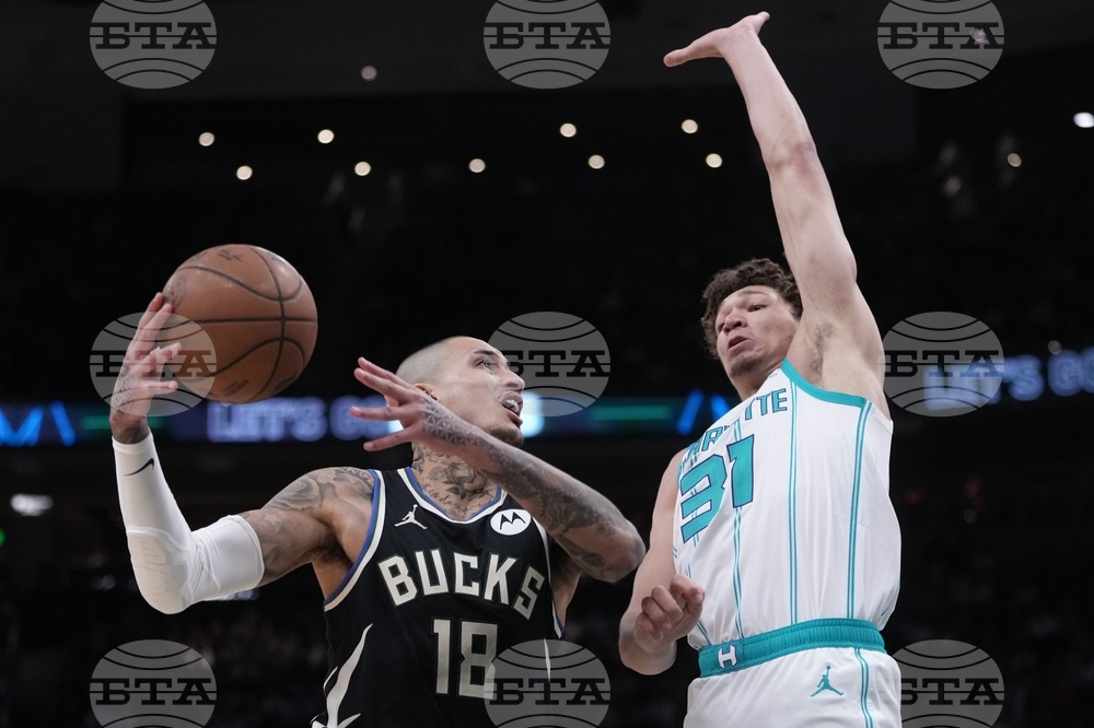 Hornets Bucks Basketball