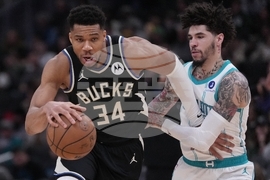 Hornets Bucks Basketball