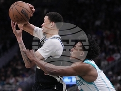 Hornets Bucks Basketball