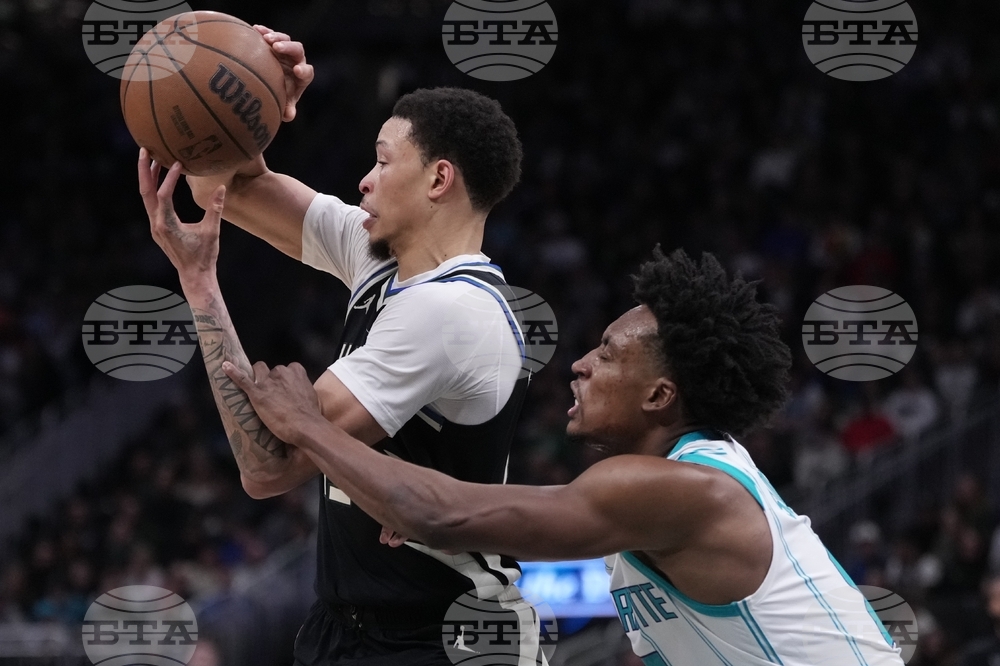 Hornets Bucks Basketball