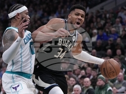 Hornets Bucks Basketball