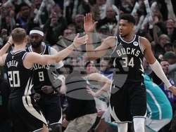 Hornets Bucks Basketball