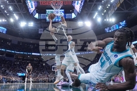 Hornets Bucks Basketball