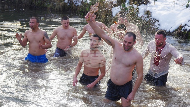 Община Угърчин ще предостави народни носии на желаещите да участват в ритуала по хвърляне на кръста в река Каменица на Йордановден