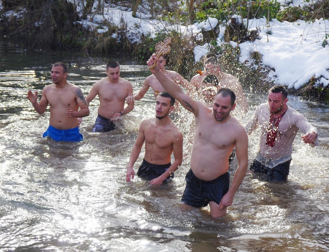Община Угърчин ще предостави народни носии на желаещите да участват в ритуала по хвърляне на кръста в река Каменица на Йордановден