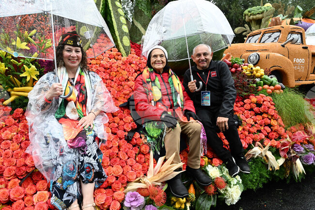 AHF’s Rose Parade Float Honors ‘Food for Health’ Pantries and Wildfire Relief