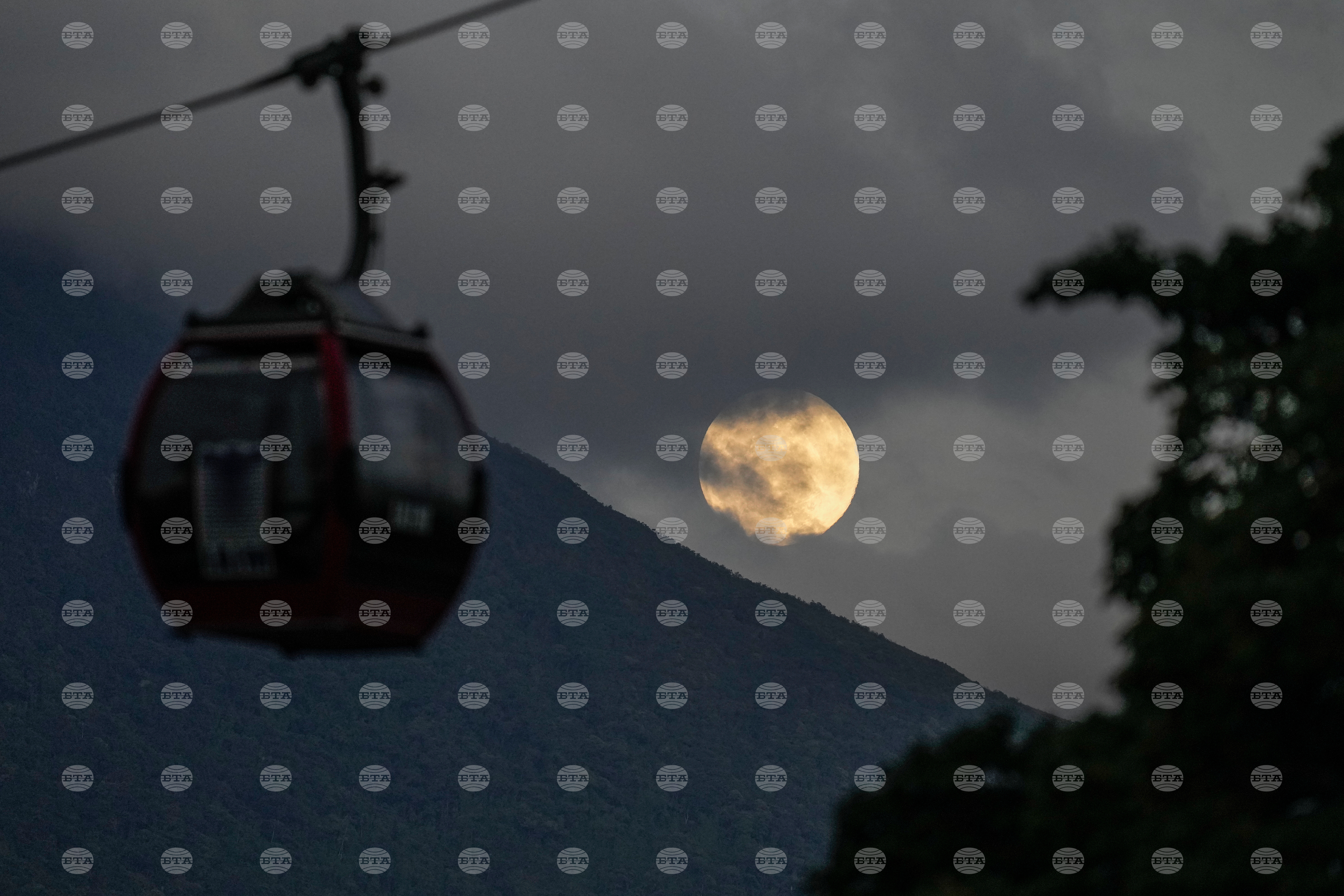 АП: Ударите, нанесени тази нощ от САЩ по Венецуела, са продължили по-малко от половин час