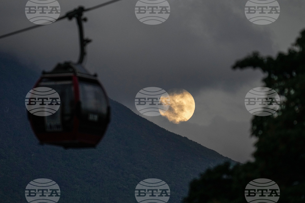 APTOPIX Venezuela Wolf Supermoon
