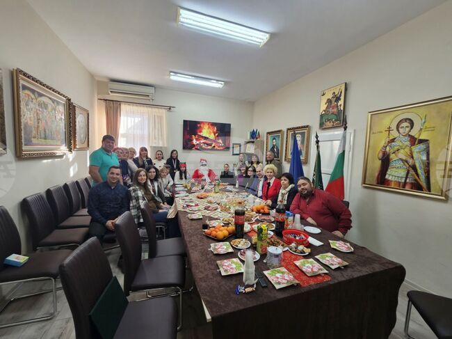 Щастлива Нова 2026 година от екипа на ВУАРР