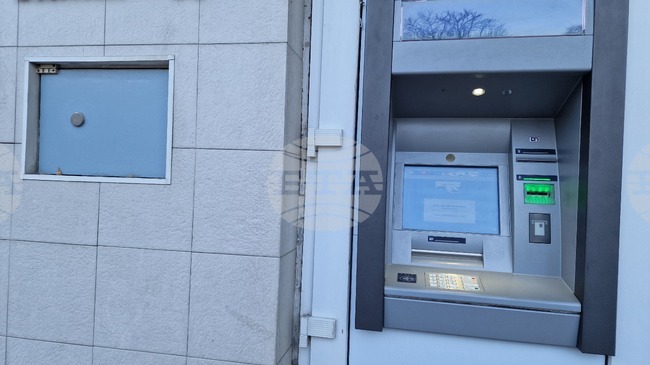 Полицията в Монтанско е разкрила кражба на дебитна карта и я е върнала на възрастен собственик заедно с изтеглените пари