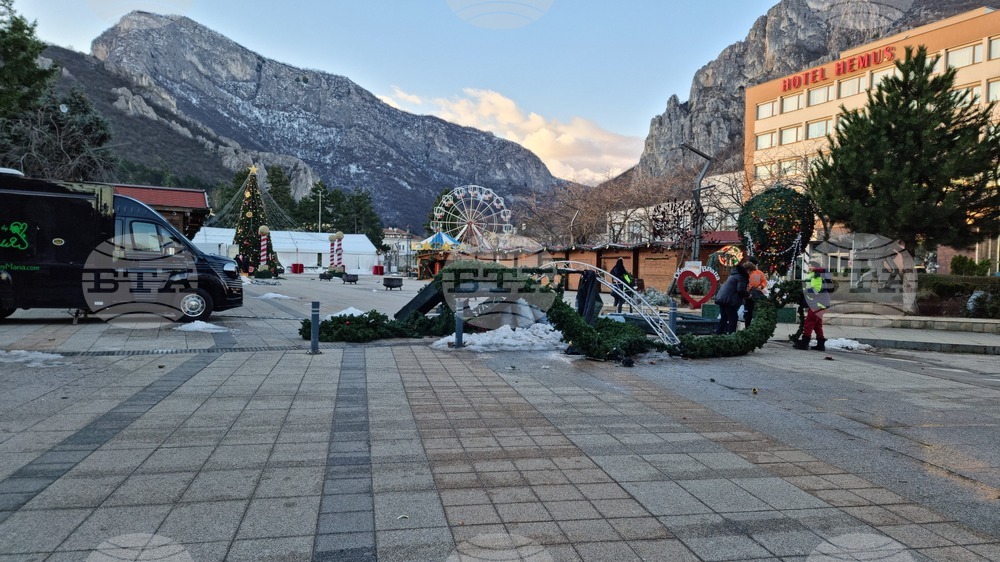 Враца - ураганен вятър