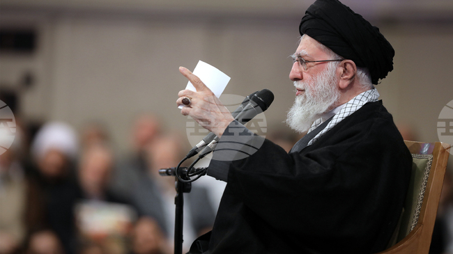 Иран няма да се даде на врага, обяви аятолах Хаменей по адрес на САЩ