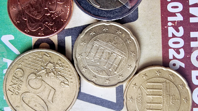 Пазарджиклии предпочитат да плащат с левове, единствено големите вериги магазини връщат ресто само в евро в началото на 2026 г.