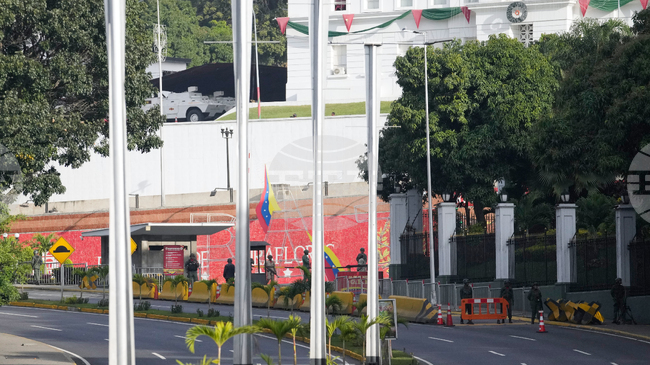 Франс прес: Стрелба е отекнала в района на президентския дворец "Мирафлорес" в Каракас