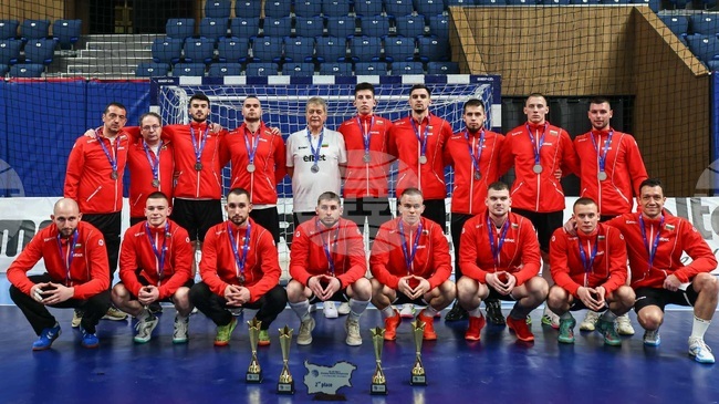 Мъжкият национален отбор по хандбал на България се събира днес на лагер в Шумен за предстоящите два мача срещу Турция