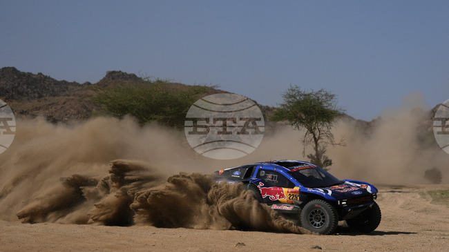 Шведът Екстрьом спечели пролога при автомобилистите на рали Дакар