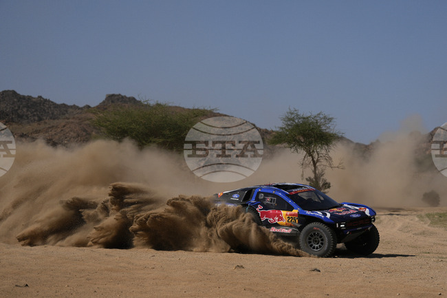 Шведът Екстрьом спечели пролога при автомобилистите на рали Дакар