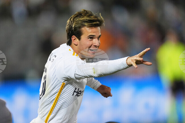 Galaxy Puig Surgery Soccer