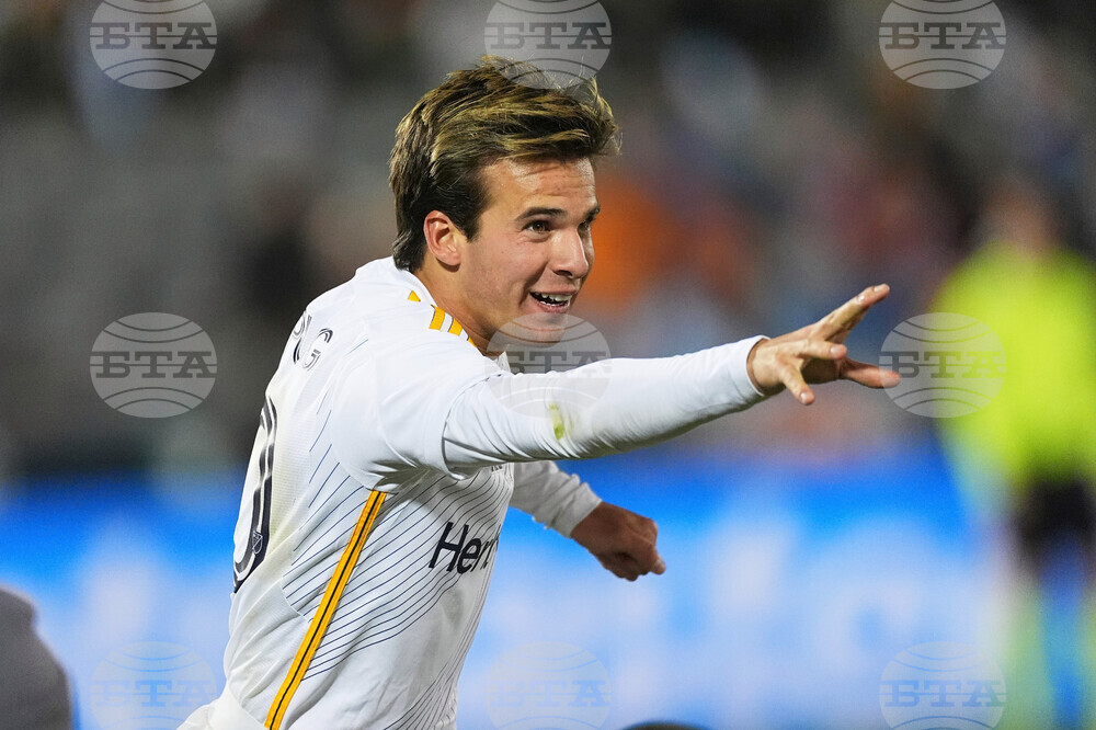 Galaxy Puig Surgery Soccer