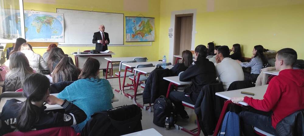 Окръжен съд – Търговище: Завеждащият Окръжна следствена служба в Окръжна прокуратура – Търговище се включи в Образователната програма