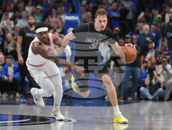 Rockets Mavericks Basketball