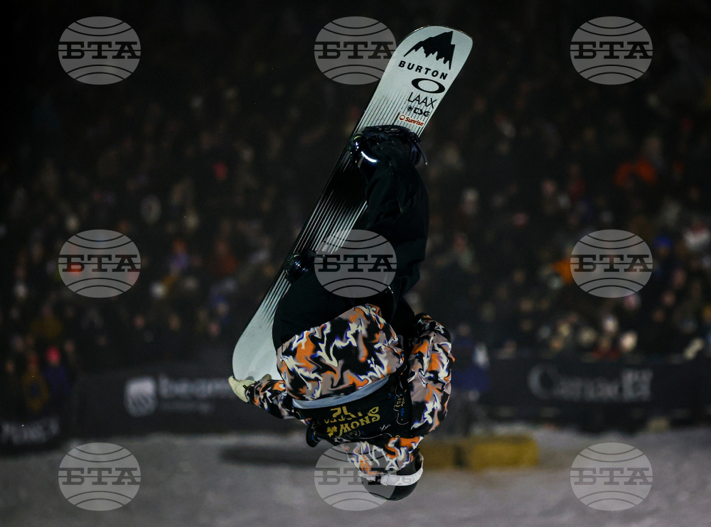 Canada World Cup Halfpipe Snowboarding