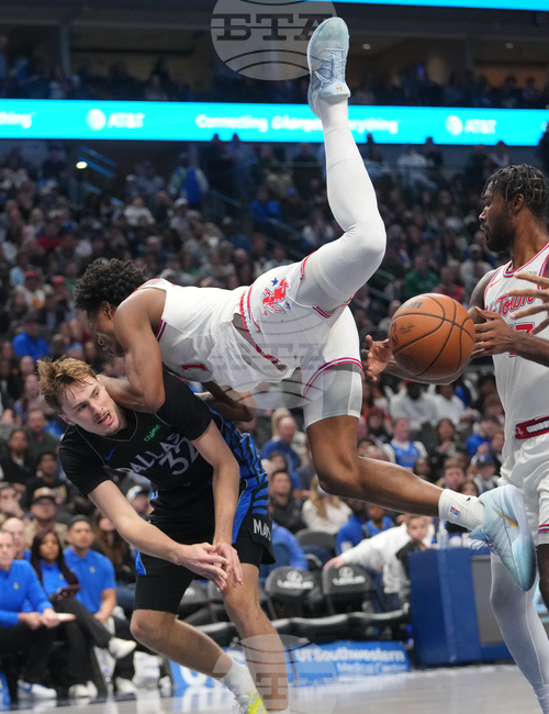 APTOPIX Rockets Mavericks Basketball