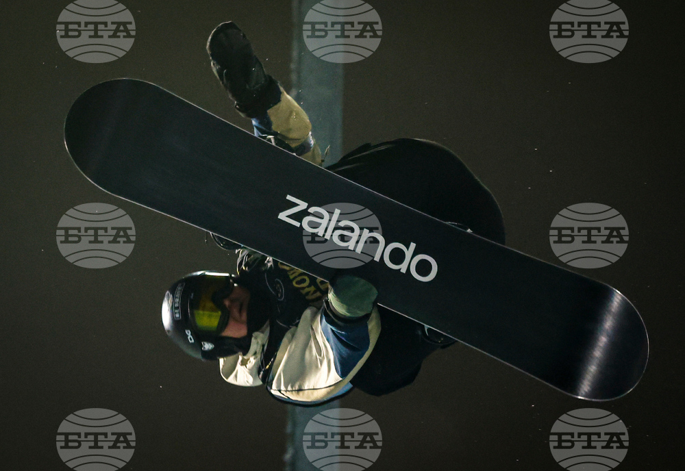 Canada World Cup Halfpipe Snowboarding