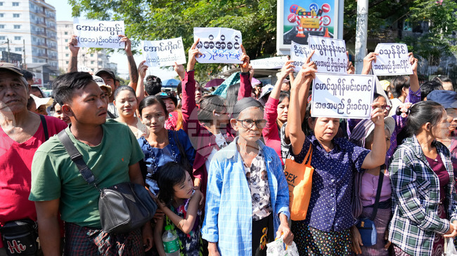 Хунтата в Мианма обяви днес, че е амнистирала над 6000 затворници; бяха обявени и частичните резултати от първата фаза на изборите в страната