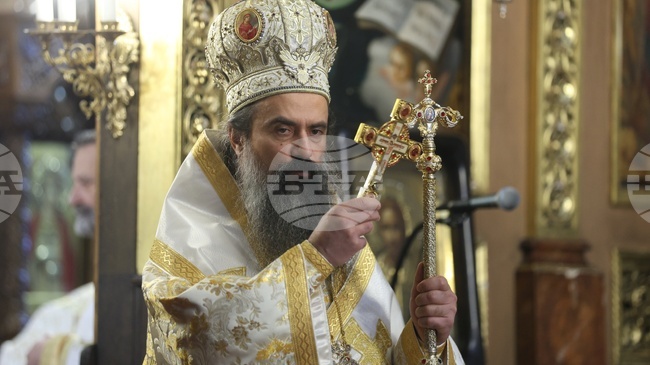 На днешната Неделя Кръстопоклонна патриарх Даниил ще отслужи света Василева литургия в столичния храм „Въздвижение на Честния Кръст Господен“